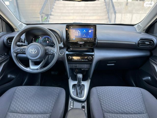 טויוטה יאריס קרוס