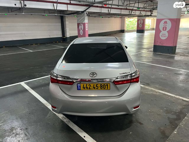 טויוטה קורולה
