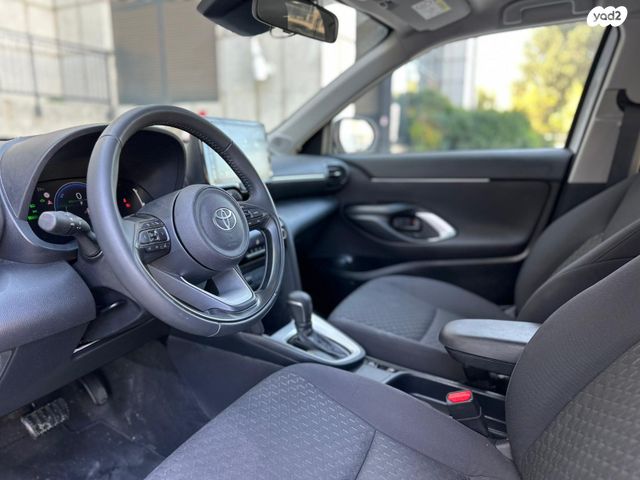 טויוטה יאריס קרוס