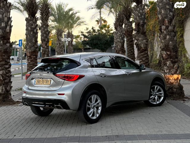 אינפיניטי Q30