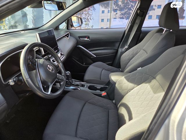 טויוטה קורולה קרוס