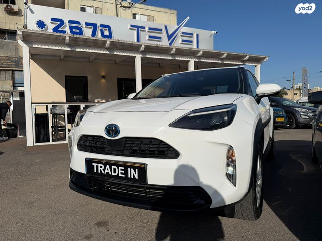 טויוטה יאריס קרוס