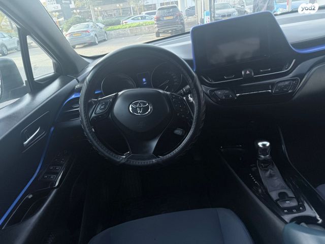 טויוטה C-HR