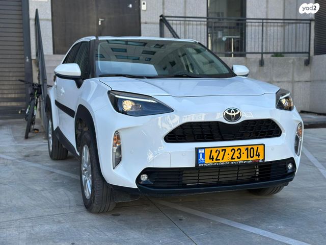 טויוטה יאריס קרוס