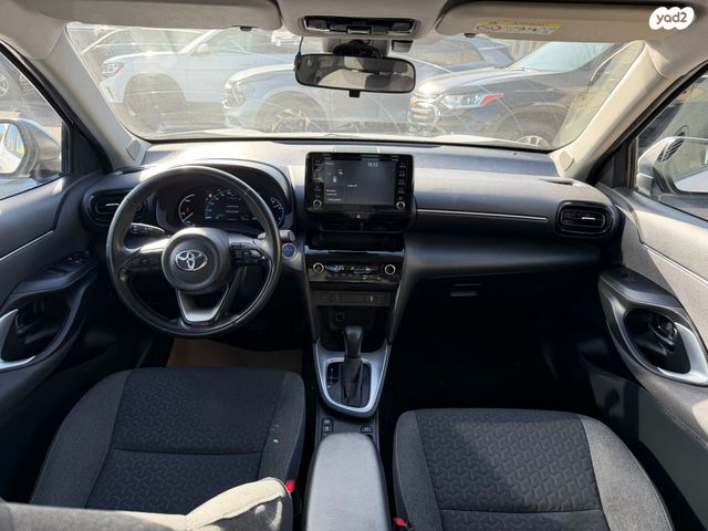 טויוטה יאריס קרוס