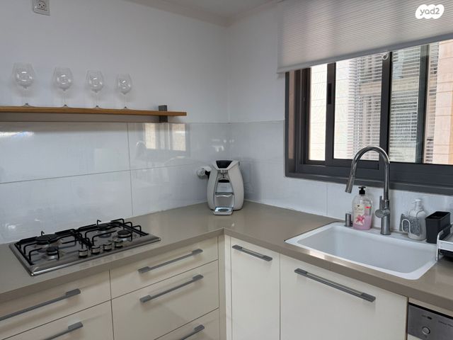 שדרות יצחק רבין 10