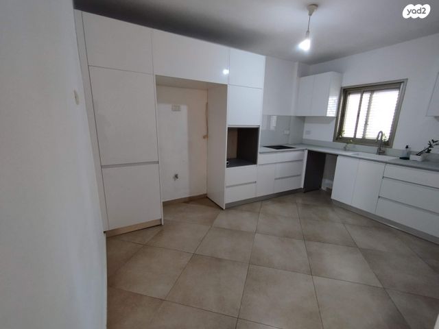 דירה, משה דיין 34, בן גוריון, חולון