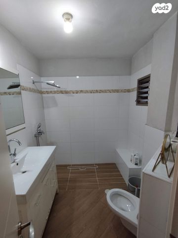 דירה, משה דיין 34, בן גוריון, חולון