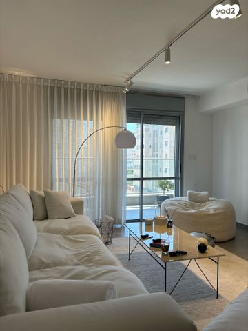 דירה, נחל איילון 13, צור יצחק, צור יצחק