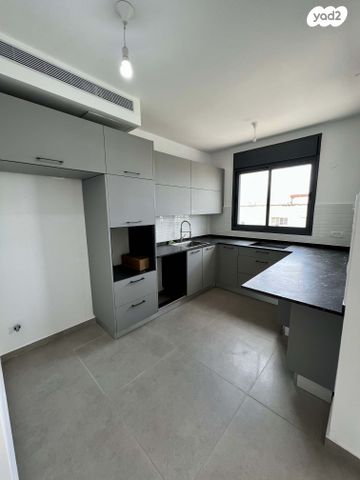 דירה, אוסטרובסקי 10, מרכז דרום, רעננה