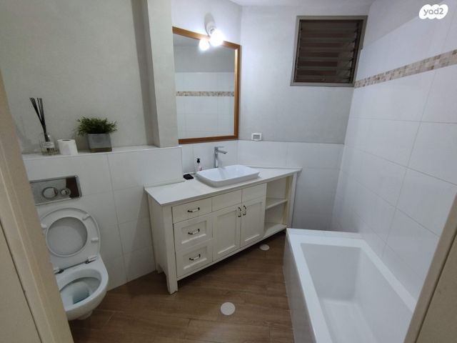 דירה, משה דיין 34, בן גוריון, חולון