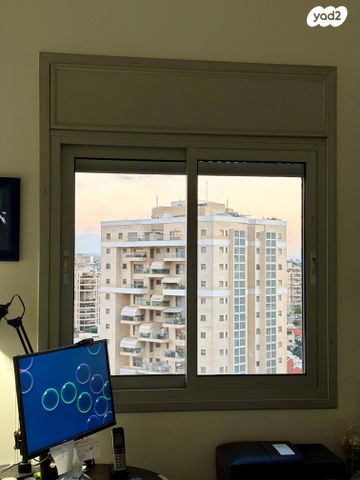 גג/ פנטהאוז, ישראל גלילי 2, קרית אילון, חולון