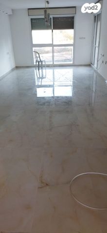 דירה, דם המכבים 19, הפרחים, מודיעין מכבים רעות