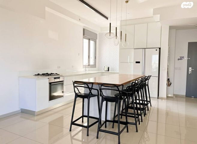 שדרות האגמים 9