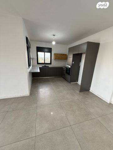 גג/ פנטהאוז, דרך עכו חיפה 150, מרכז העיר, סביניה, הוותיקה, קרית ביאליק