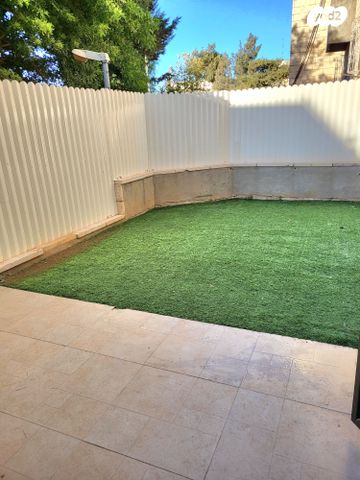 השישה עשר 31