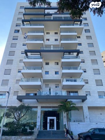 גג/ פנטהאוז, ישראל גלילי 2, קרית אילון, חולון