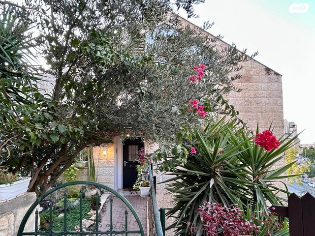 חגווי הסלע 17