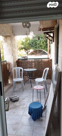 דירה, דם המכבים 19, הפרחים, מודיעין מכבים רעות