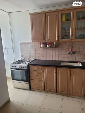 דירה, יוסף שפרינצק 1, שכונת הורדים, קרית שמונה