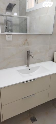 דירה, דם המכבים 19, הפרחים, מודיעין מכבים רעות