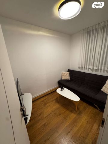 דירה, גאולים 33, קרית אילון, חולון