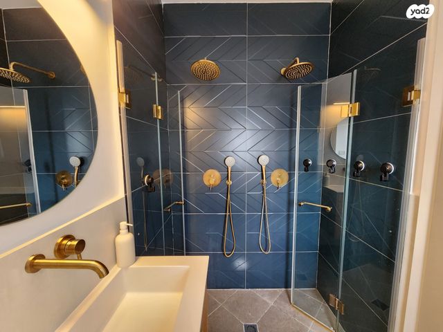 דירה, האנפה 18, החותרים, טירת כרמל