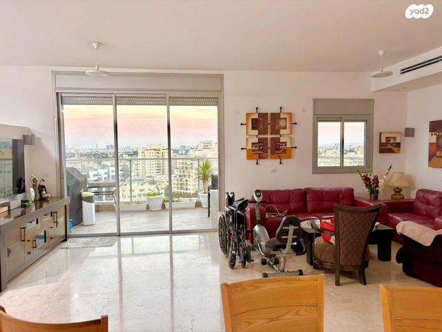 גג/ פנטהאוז, ישראל גלילי 2, קרית אילון, חולון