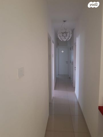 דירה, הגדוד העברי 4, שיכון עובדים, טבריה