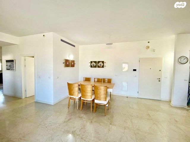 גג/ פנטהאוז, ישראל גלילי 2, קרית אילון, חולון