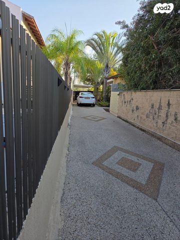 דו משפחתי, צבי ארקין 30, גבעת העיריות, גדרה