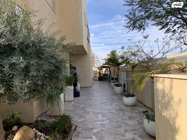 בית פרטי/ קוטג', נעמי שמר 1, אירוס, ירוחם