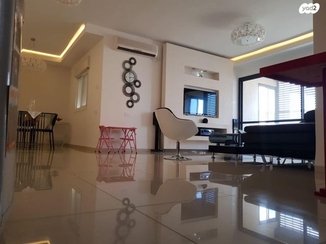 דירה, הגדוד העברי 4, שיכון עובדים, טבריה