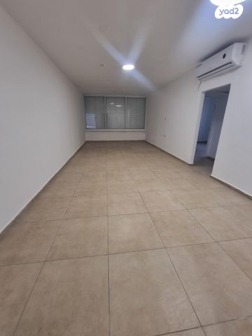 פתח תקווה 10