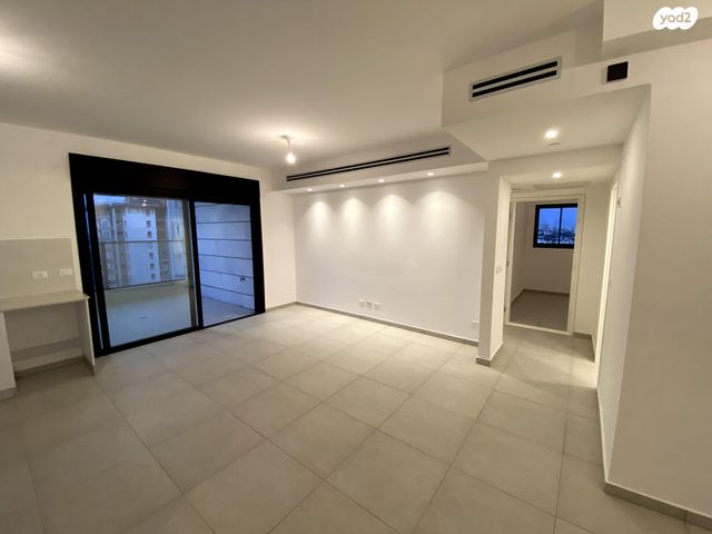 שולמית אלוני 7