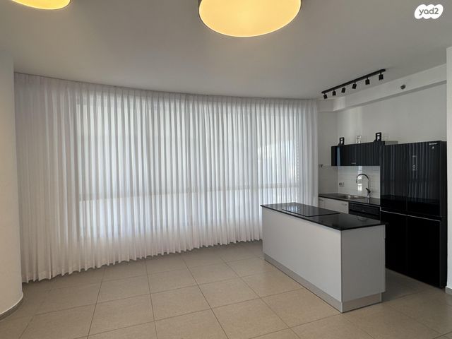 דרך מנחם בגין 158