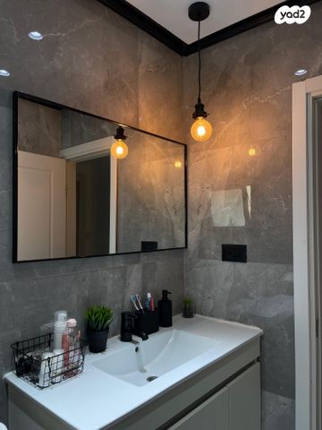 יהודה בורלא 28