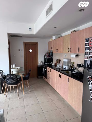 דירה, שדרות הילד 4, שכונת בן גוריון, מרכז העיר ג', רמת גן