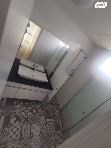 דירה, הרצל 55, שז"ר / דקר, טירת כרמל