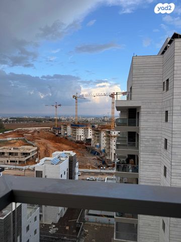 דירה, אפרים קישון 2, חתני פרס ישראל, באר יעקב