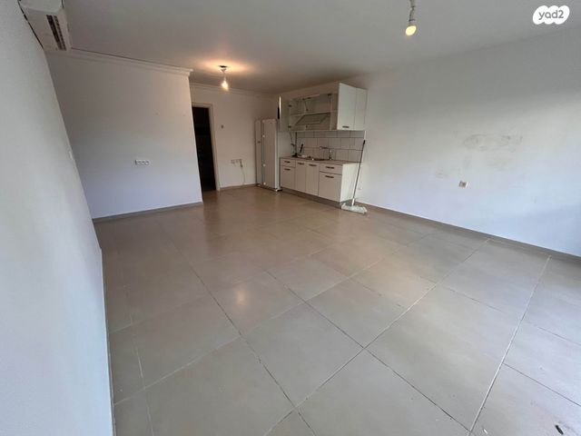 דירת גן, נחל אלכסנדר 11, צור יצחק, צור יצחק