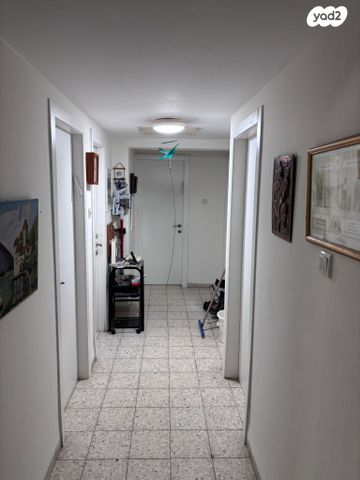 יצחק יציב 56