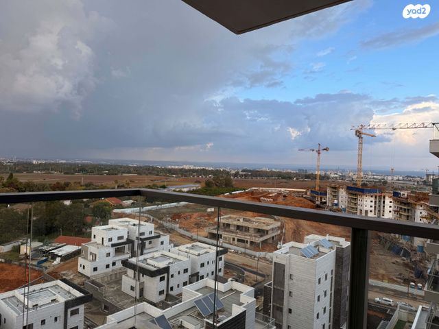 דירה, אפרים קישון 2, חתני פרס ישראל, באר יעקב