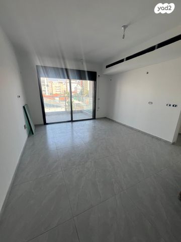 דירה, ההלכה 8, עליות, רמת גן