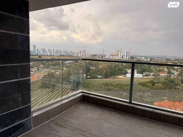 דירה, אפרים קישון 2, חתני פרס ישראל, באר יעקב