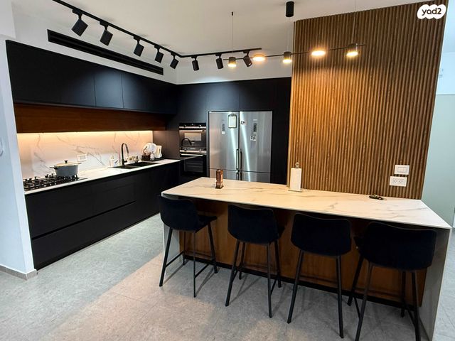 אסתר המלכה 3