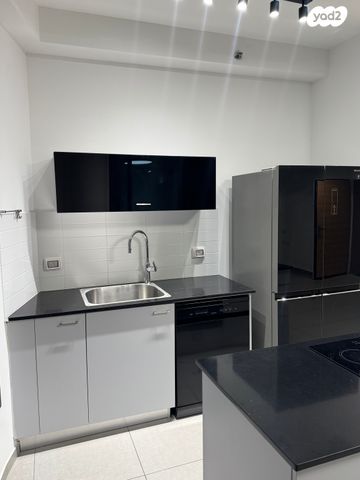 דירה, דרך מנחם בגין 158, מונטיפיורי, הרכבת, תל אביב יפו