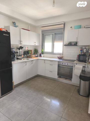 שדרות יצחק שמיר 20