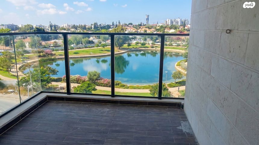 לאה גולדברג 6