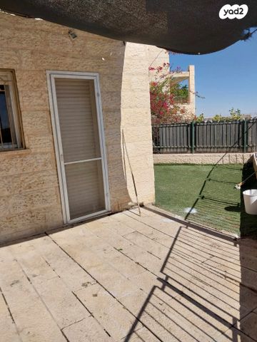 דירת גן, הרותם 33, צמח השדה, מעלה אדומים